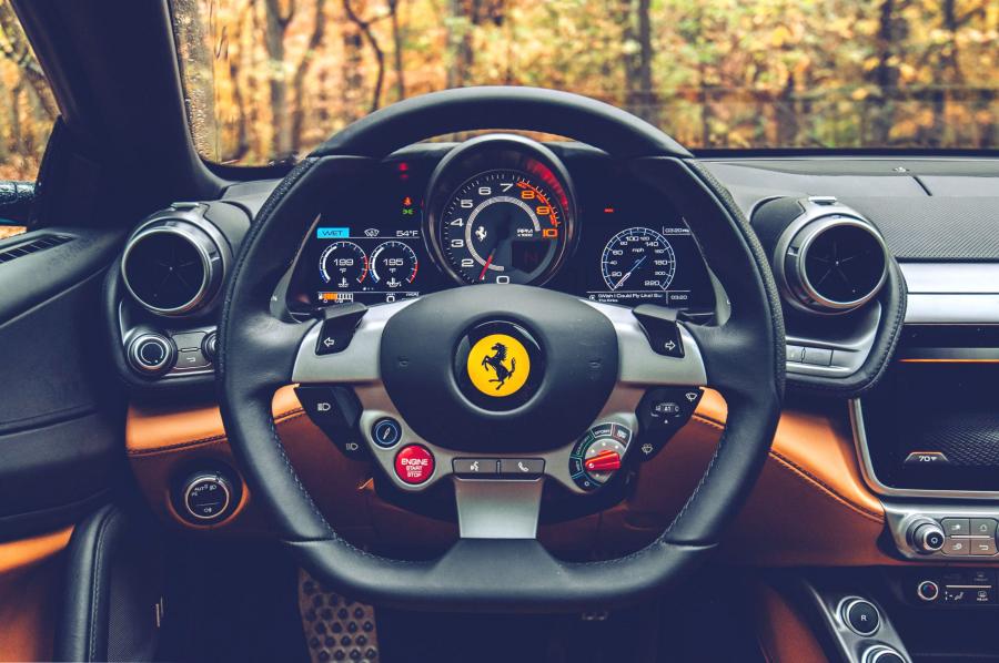 Панель приборов Ferrari GTC4Lusso T 2017 года  (NA) (фото 6 из 7)